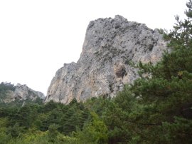 La Grotte des Hérétiques sulle pareti del 2° tratto di Ferrata (13632 bytes)